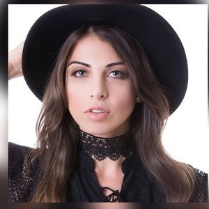 Meet your Posher, Hatice